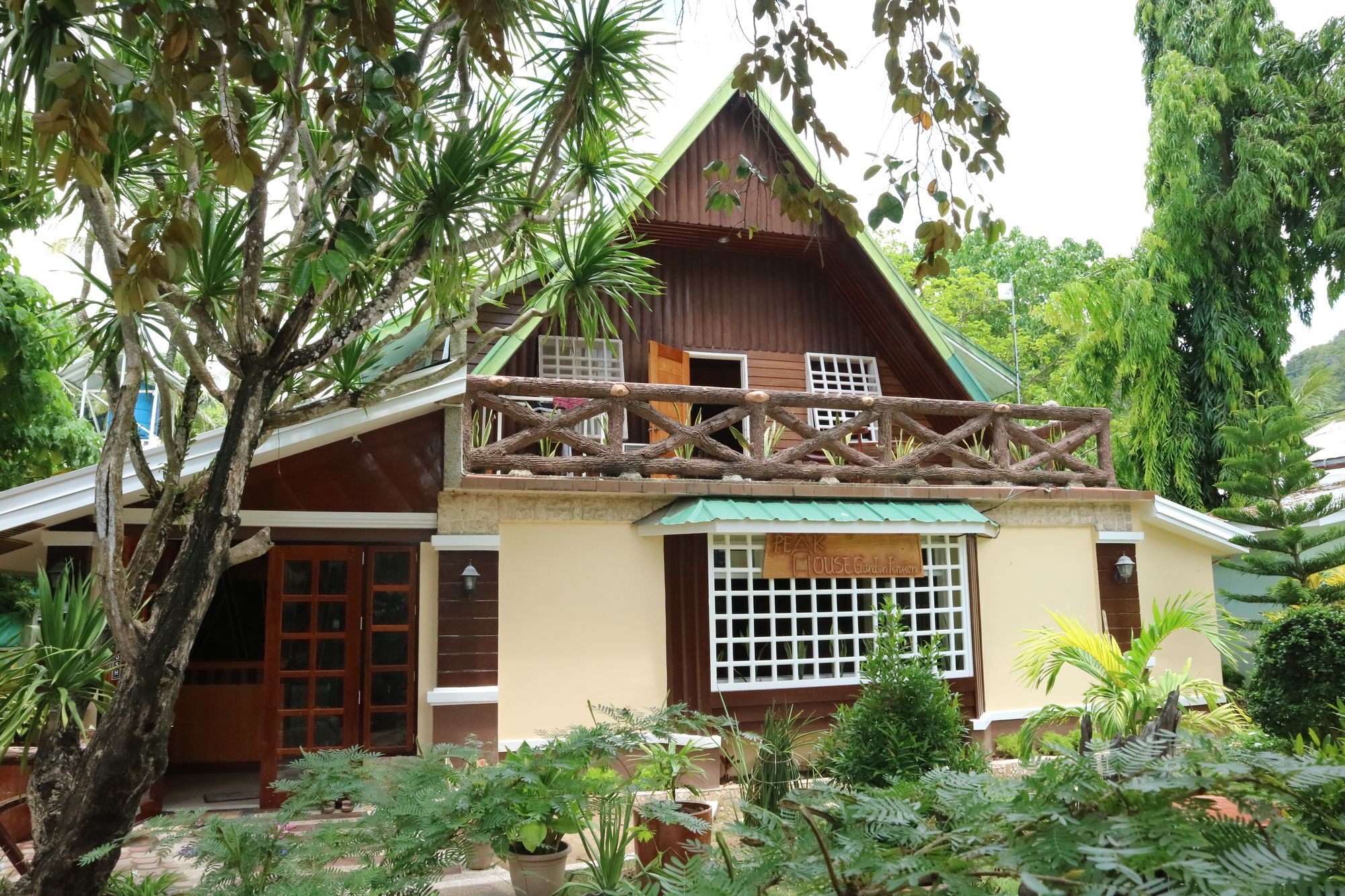 Peak House Garden Pension Эль-Нидо Экстерьер фото